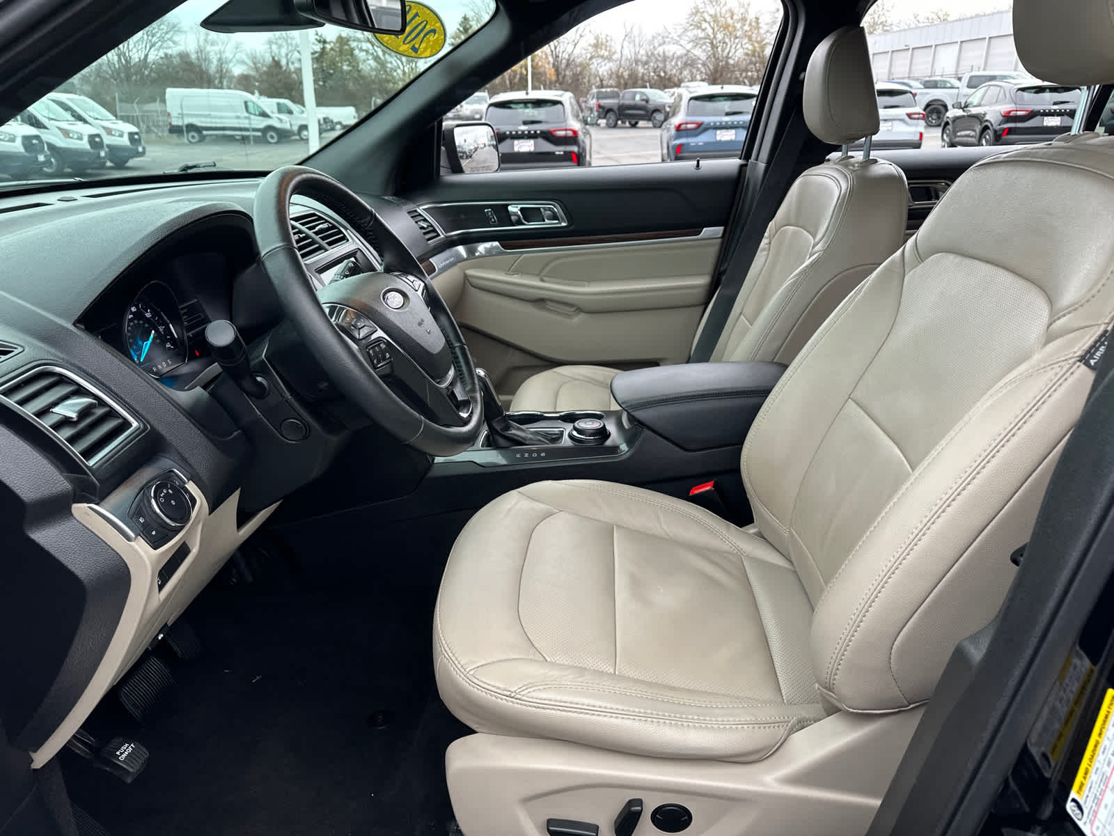 2019 Ford Explorer Limited 26