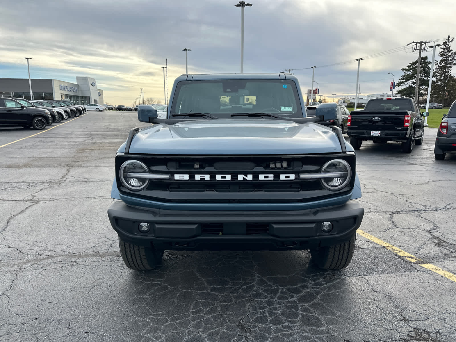 2024 Ford Bronco Outer Banks 3