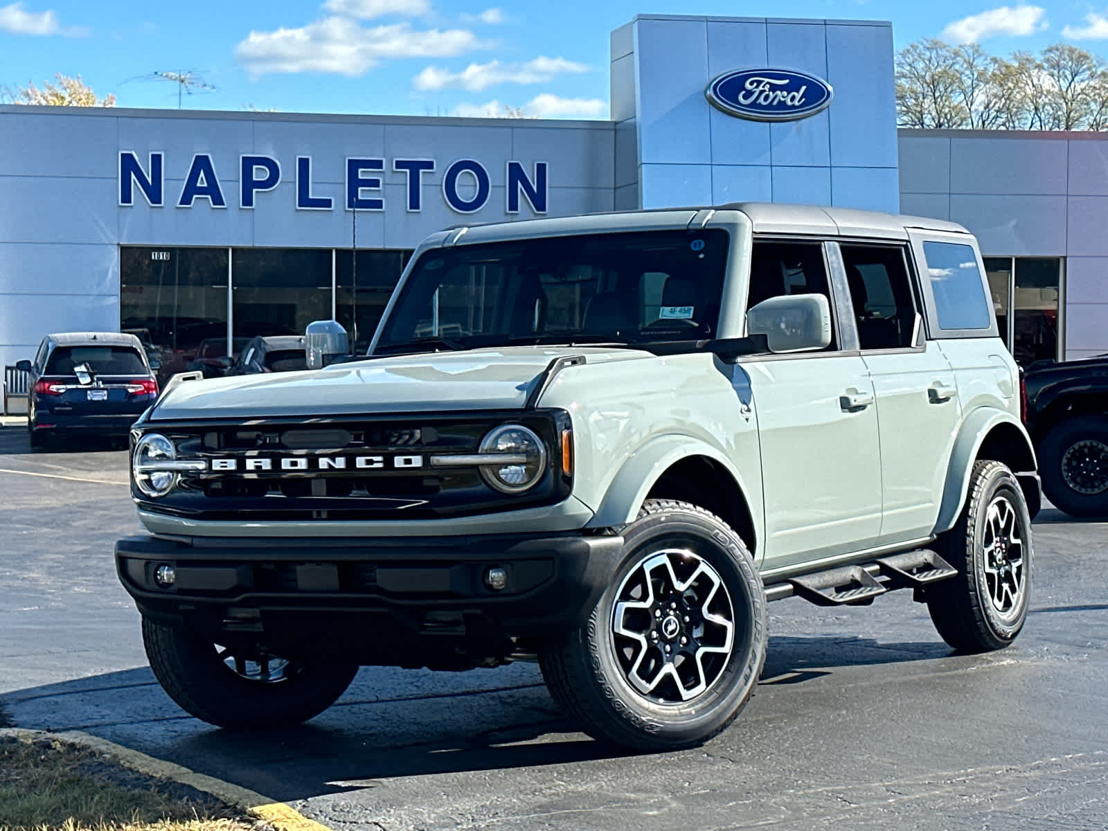 2024 Ford Bronco Outer Banks 2