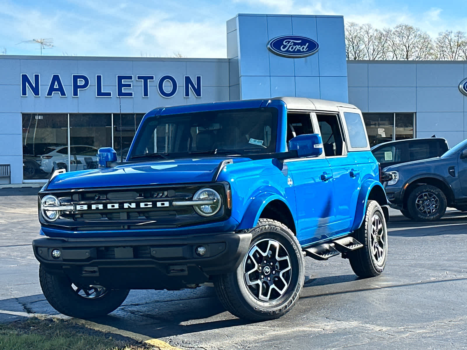 2024 Ford Bronco Outer Banks 2