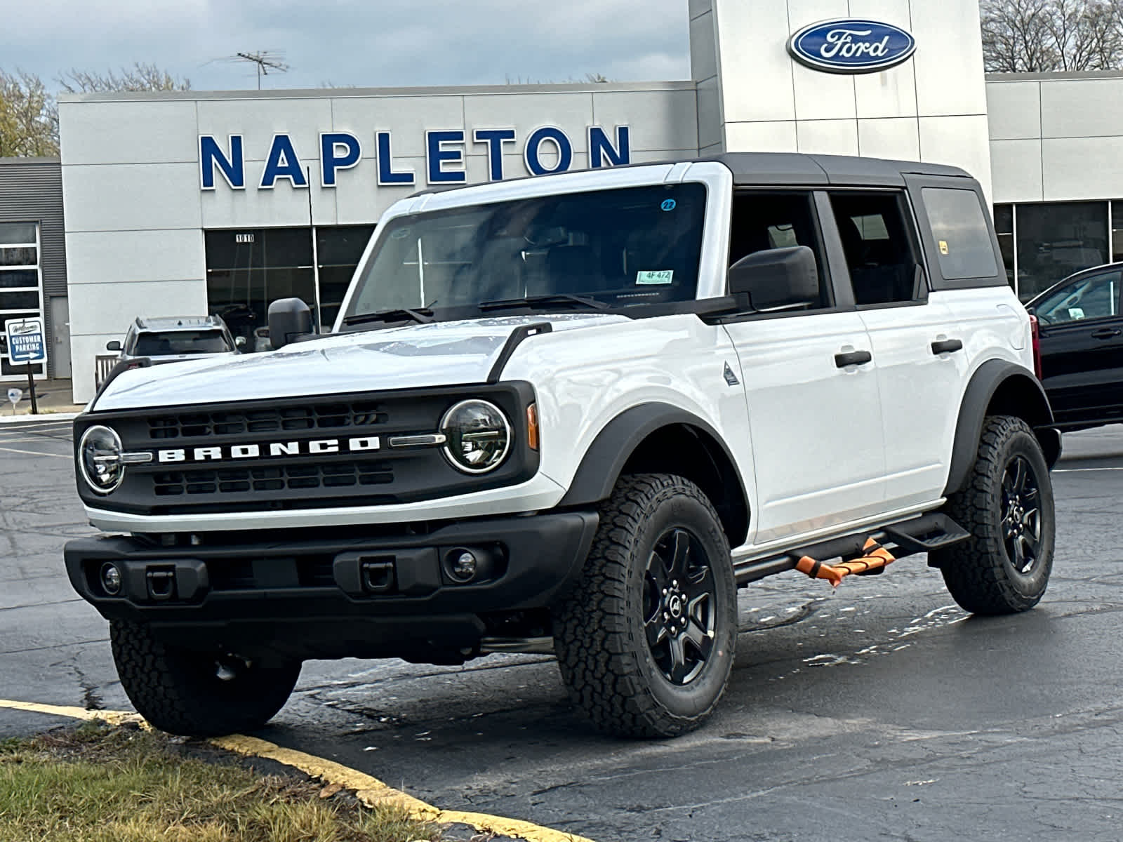 2024 Ford Bronco Black Diamond 2