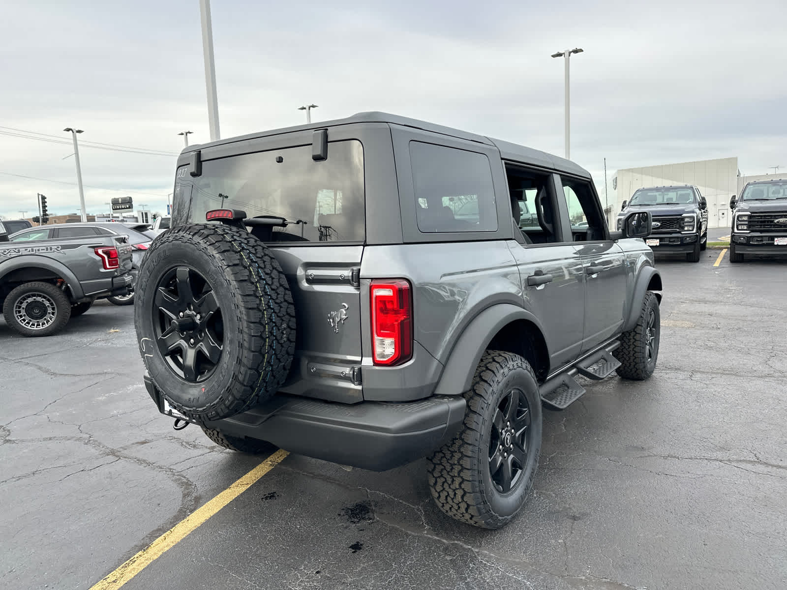 2024 Ford Bronco Black Diamond 8