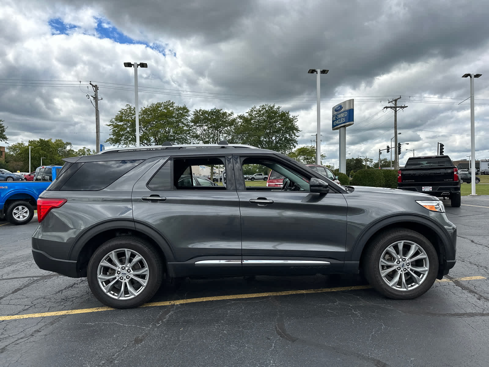 2020 Ford Explorer Limited 9