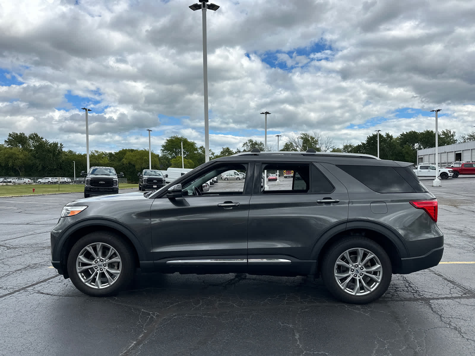 2020 Ford Explorer Limited 5