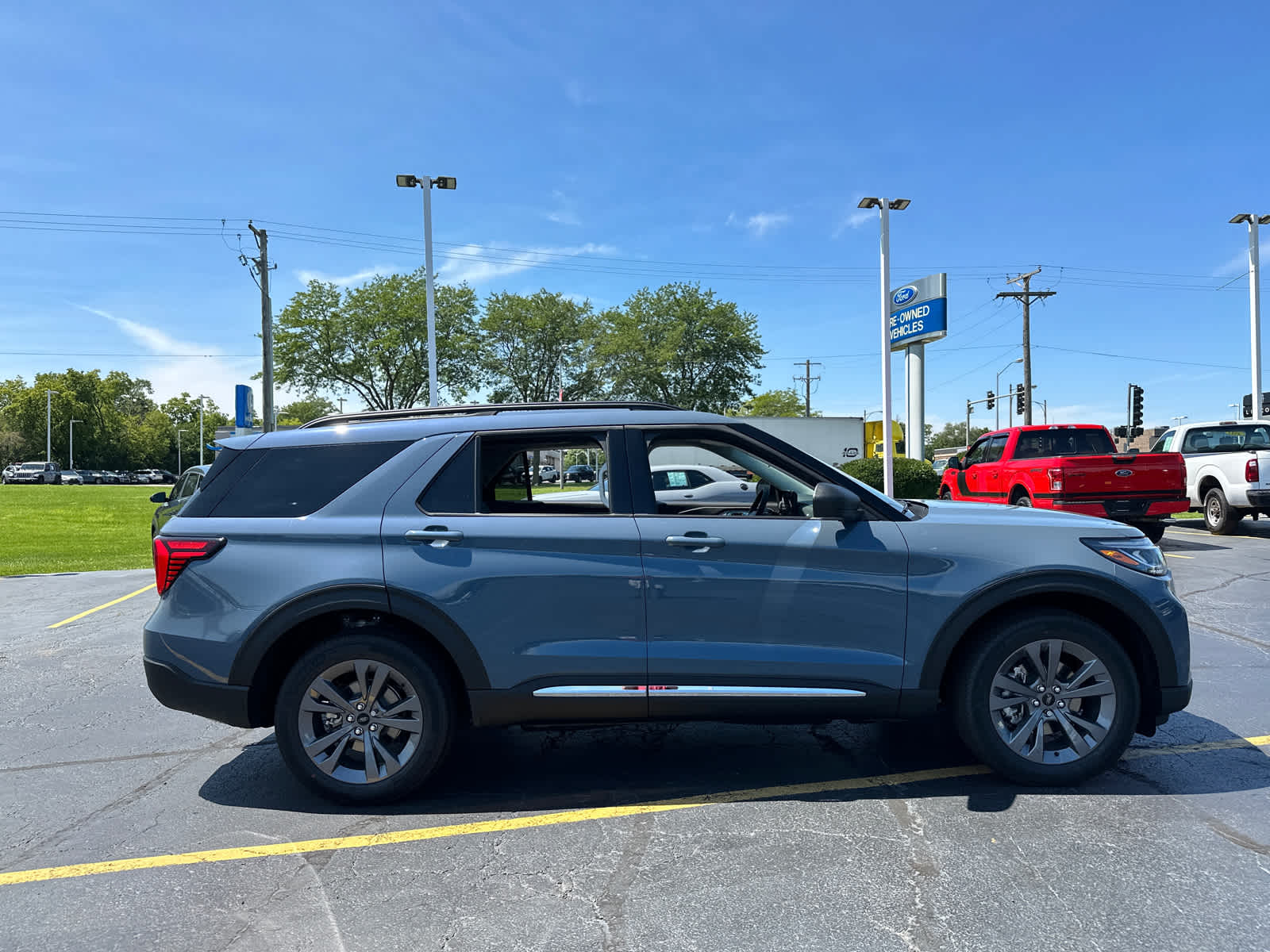 2025 Ford Explorer Active 9