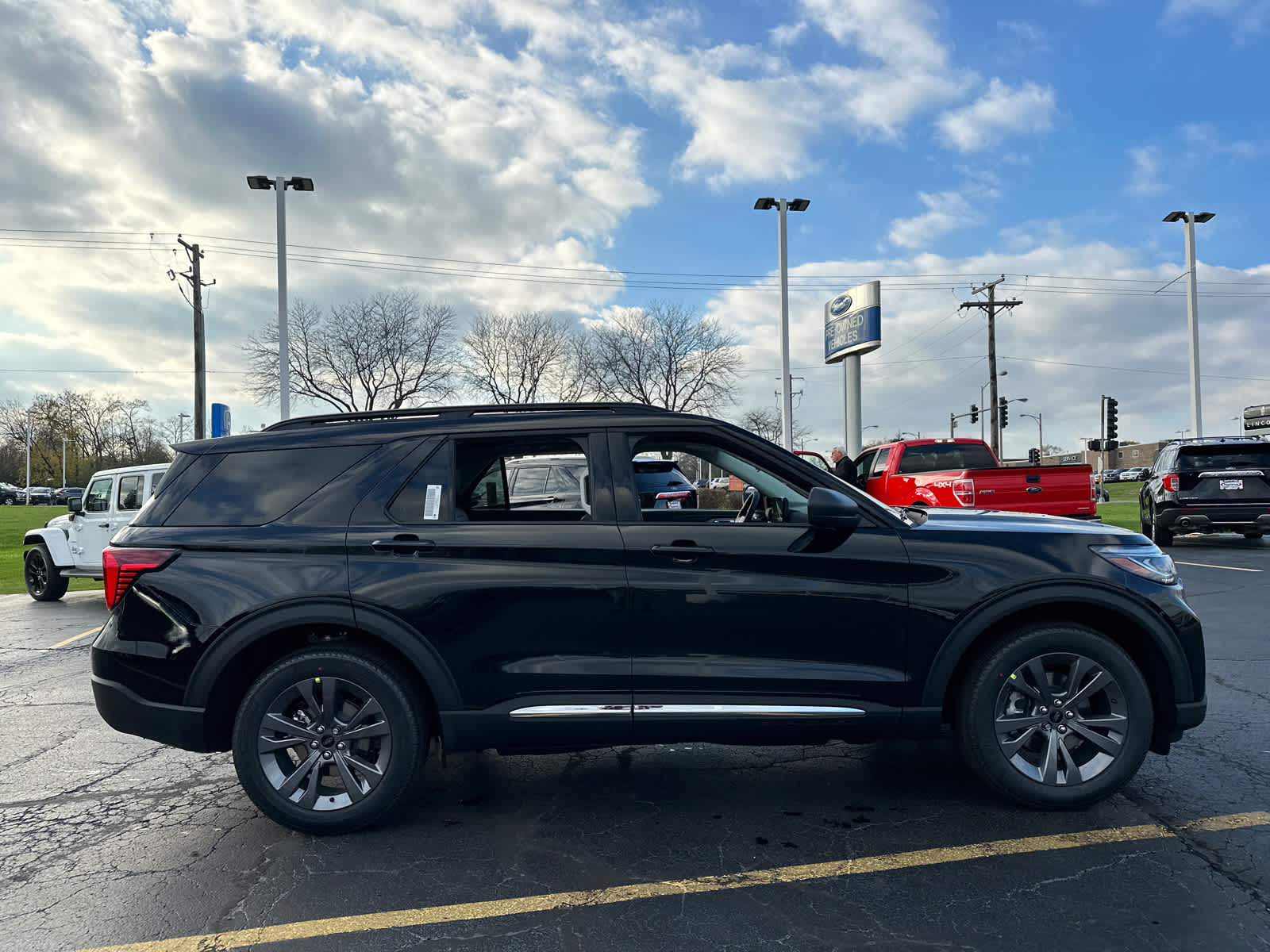 2025 Ford Explorer Active 9