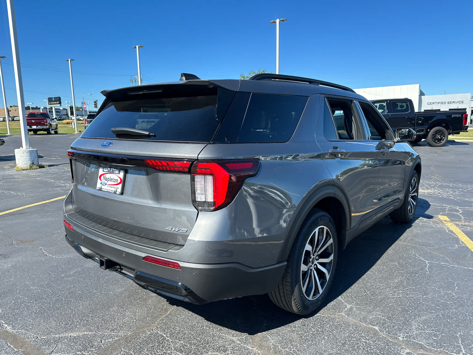 2025 Ford Explorer ST-Line 8