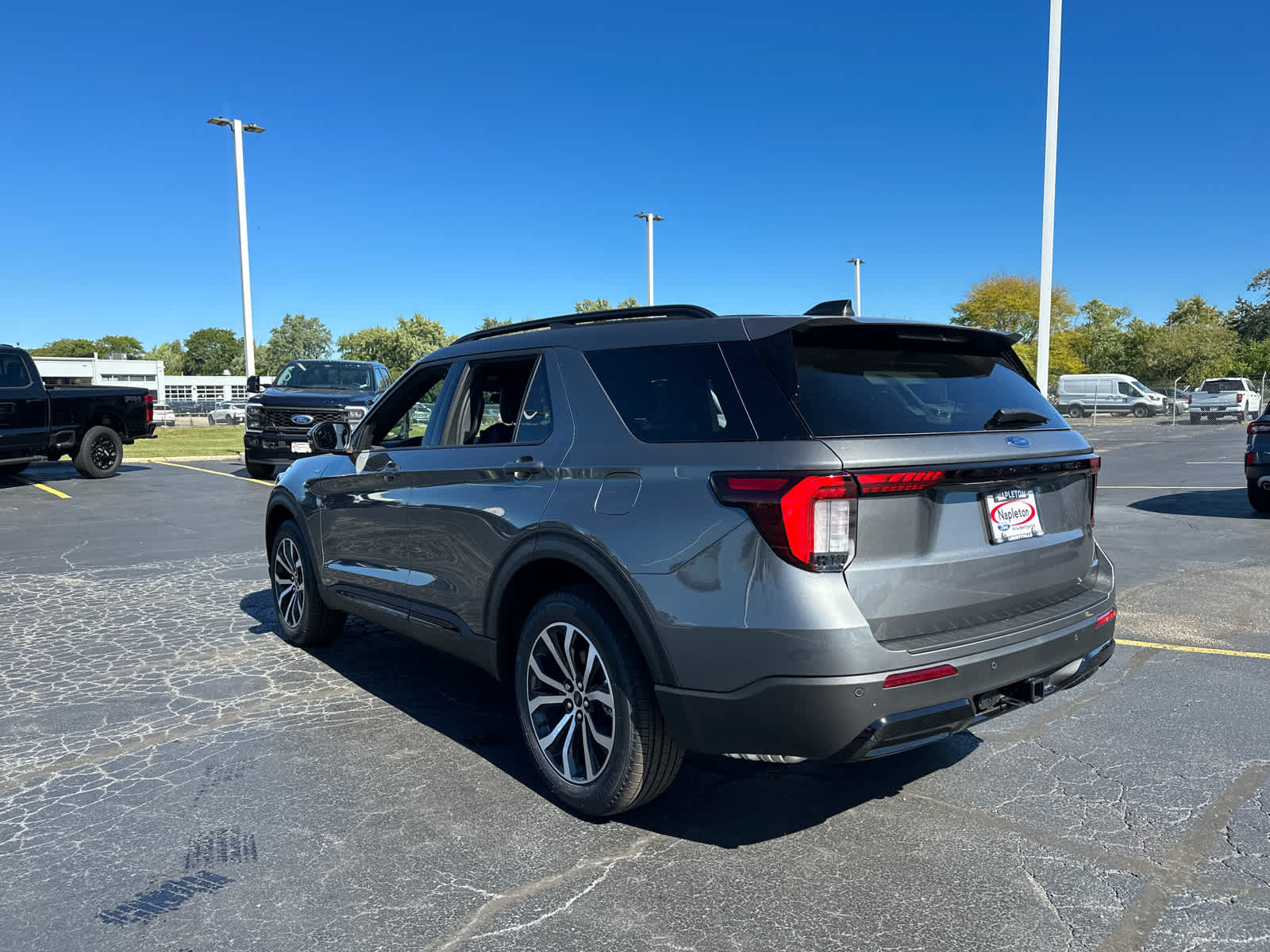 2025 Ford Explorer ST-Line 6