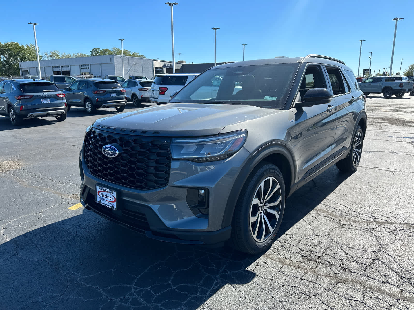 2025 Ford Explorer ST-Line 4