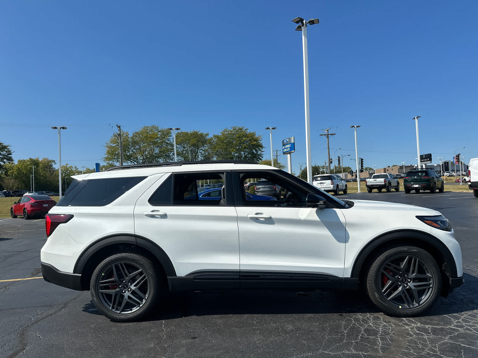 2025 Ford Explorer ST 9