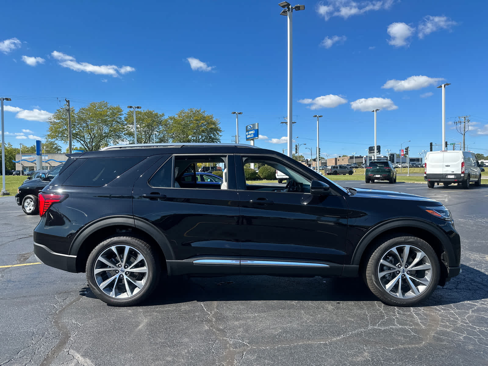 2025 Ford Explorer Platinum 9