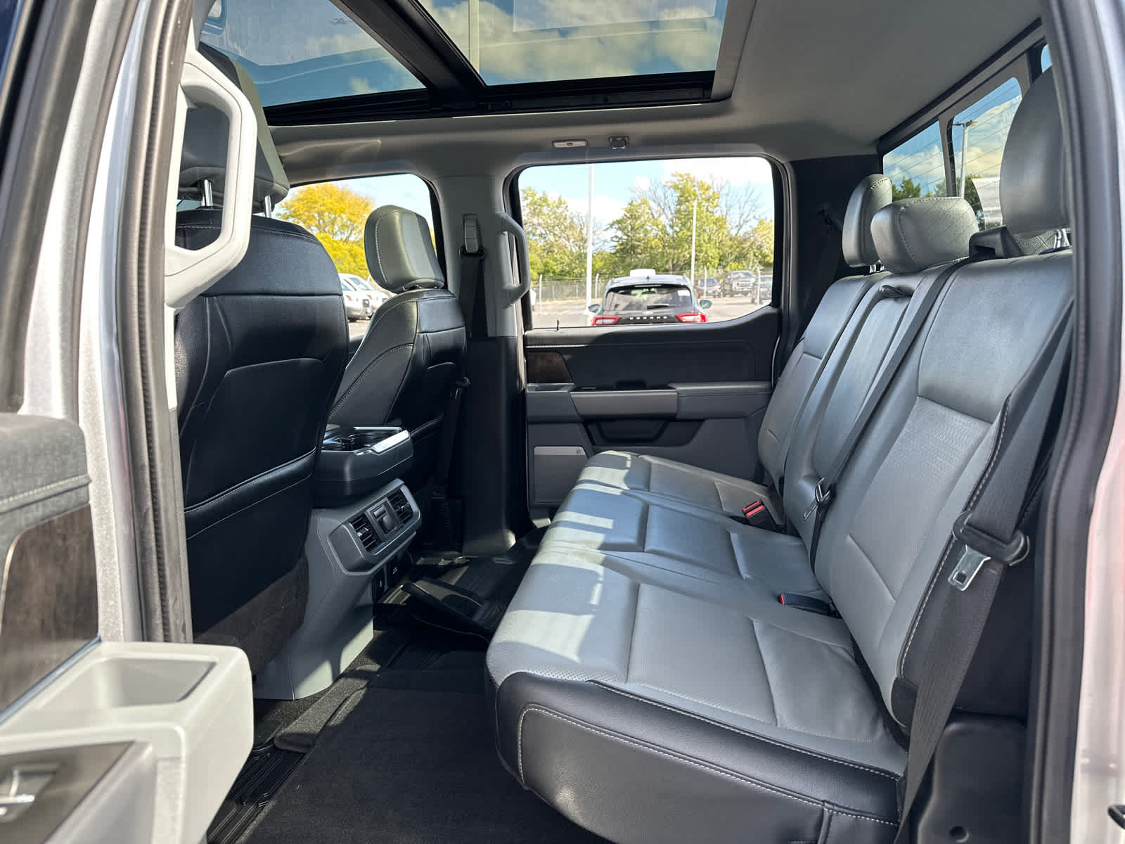 2022 Ford F-150 LARIAT 4WD SuperCrew 5.5 Box 31