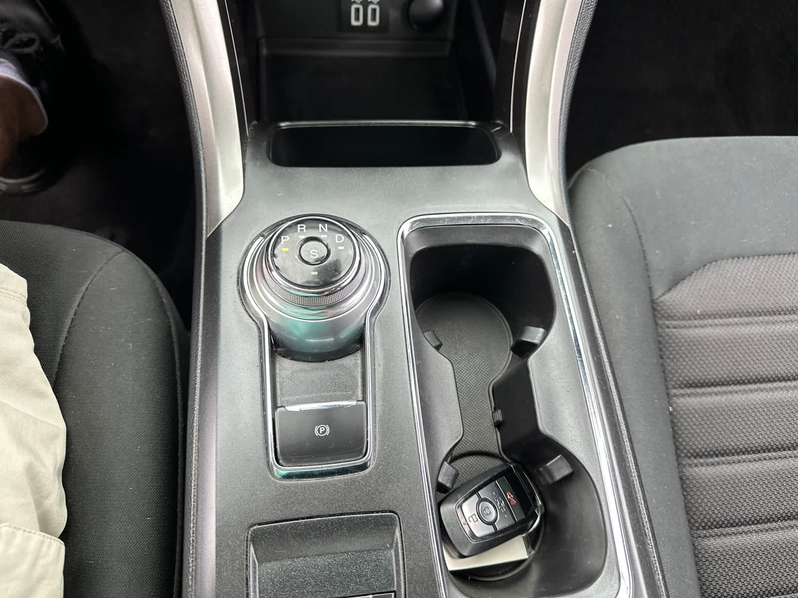 2019 Ford Fusion SE 24