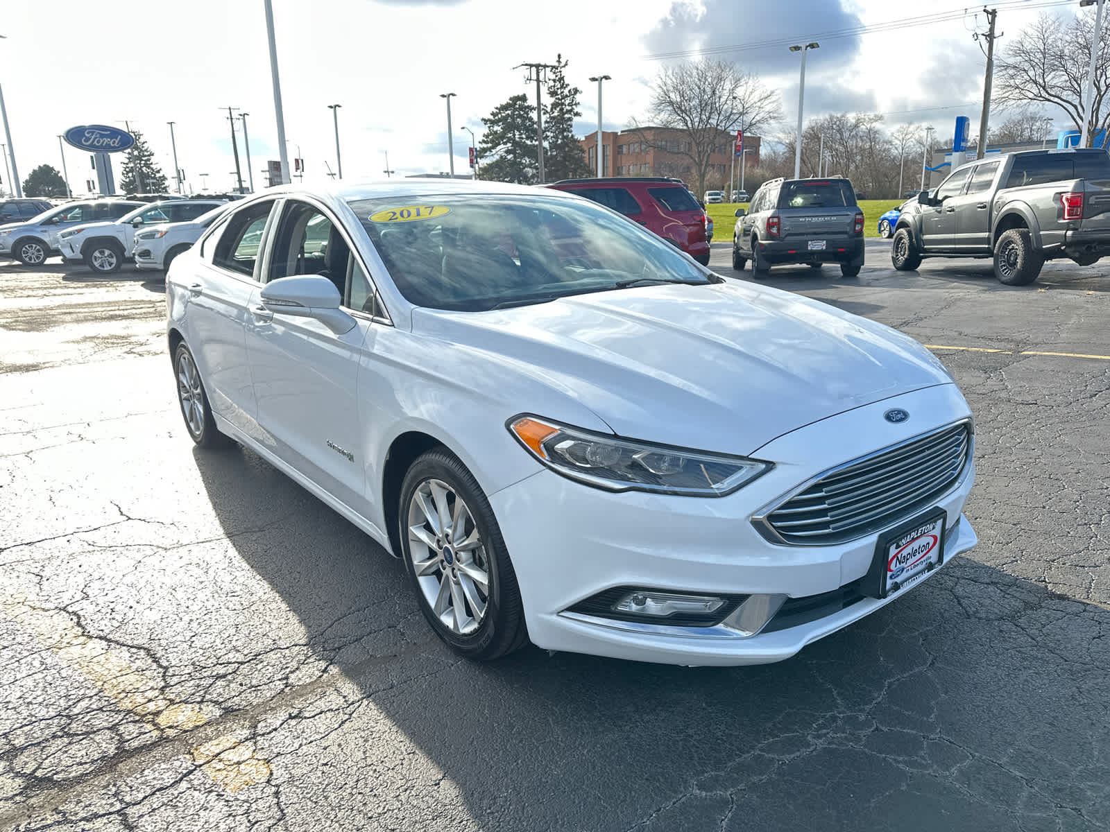 2017 Ford Fusion Hybrid SE 10