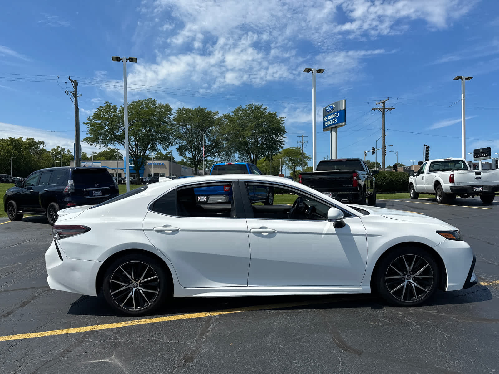 2022 Toyota Camry Hybrid SE 9