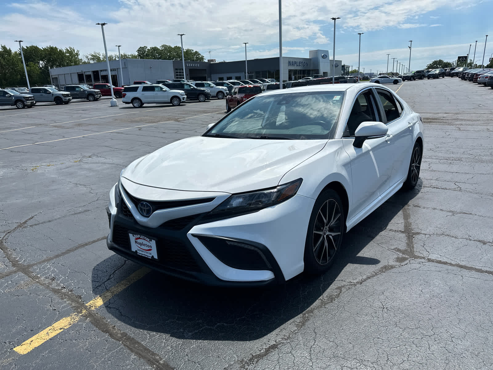 2022 Toyota Camry Hybrid SE 4