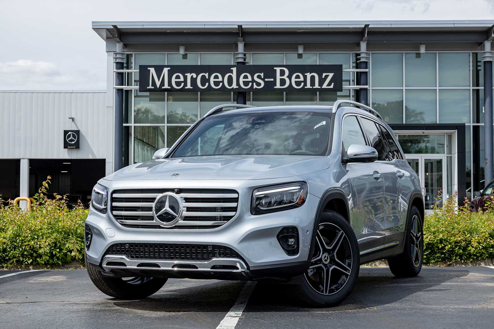 Cirrus Silver Metallic 2026 Mercedes-Benz GLB 250 4MATIC SUV / Crossover All-Wheel Drive 8-Speed Automatic