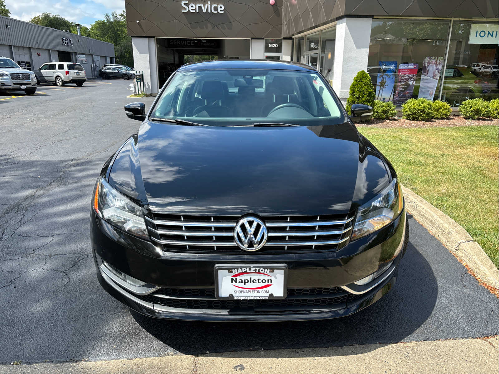 2014 Volkswagen Passat SEL Premium 2