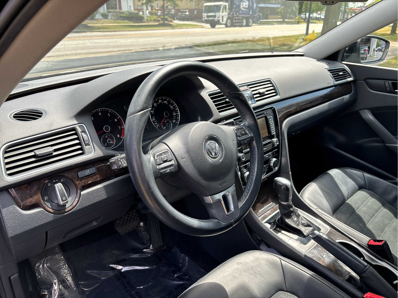 2014 Volkswagen Passat SEL Premium 29