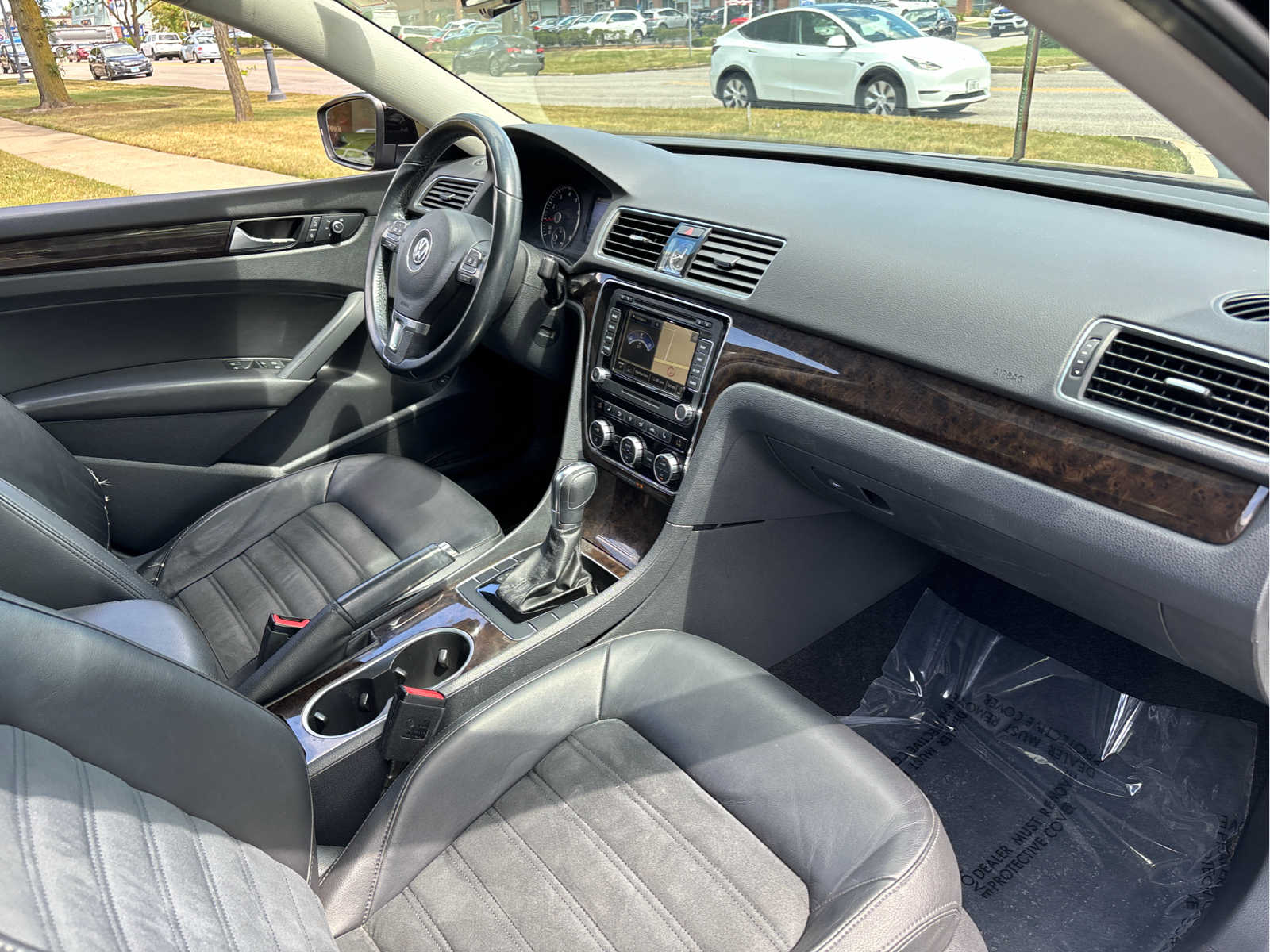 2014 Volkswagen Passat SEL Premium 31