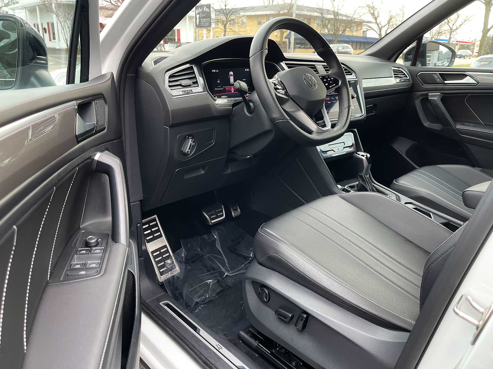 2022 Volkswagen Tiguan SE R-Line Black 10