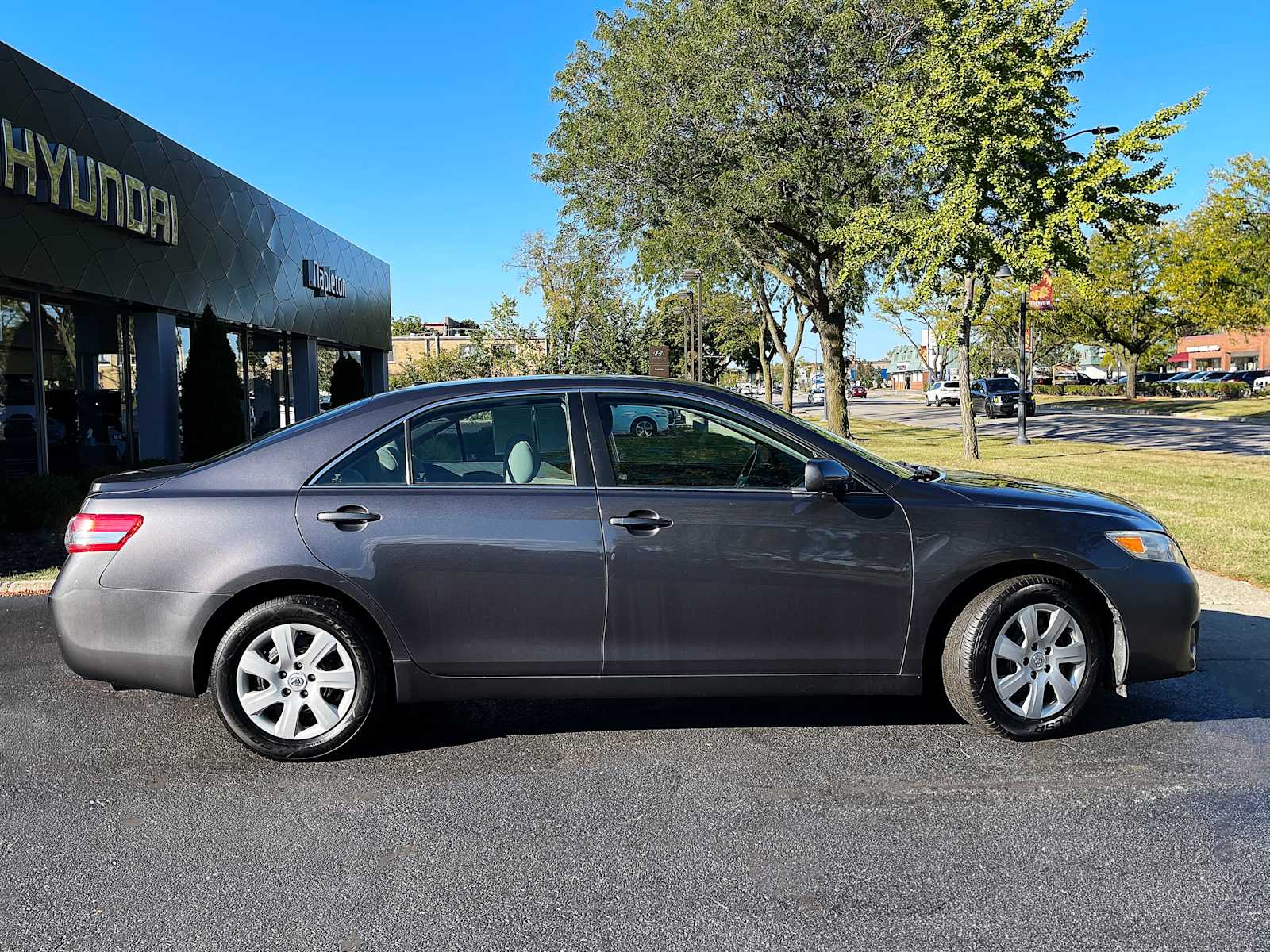 2011 Toyota Camry LE 11