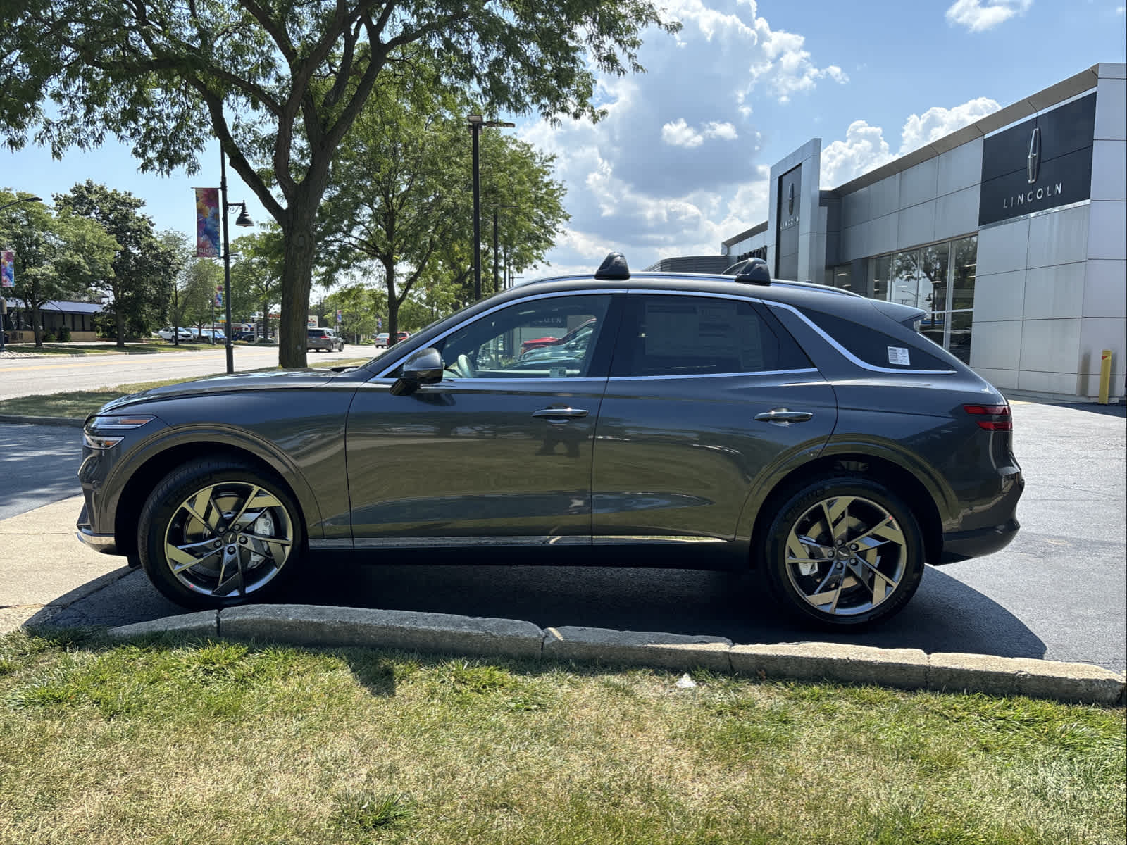 2025 Genesis Electrified GV70 Advanced 4