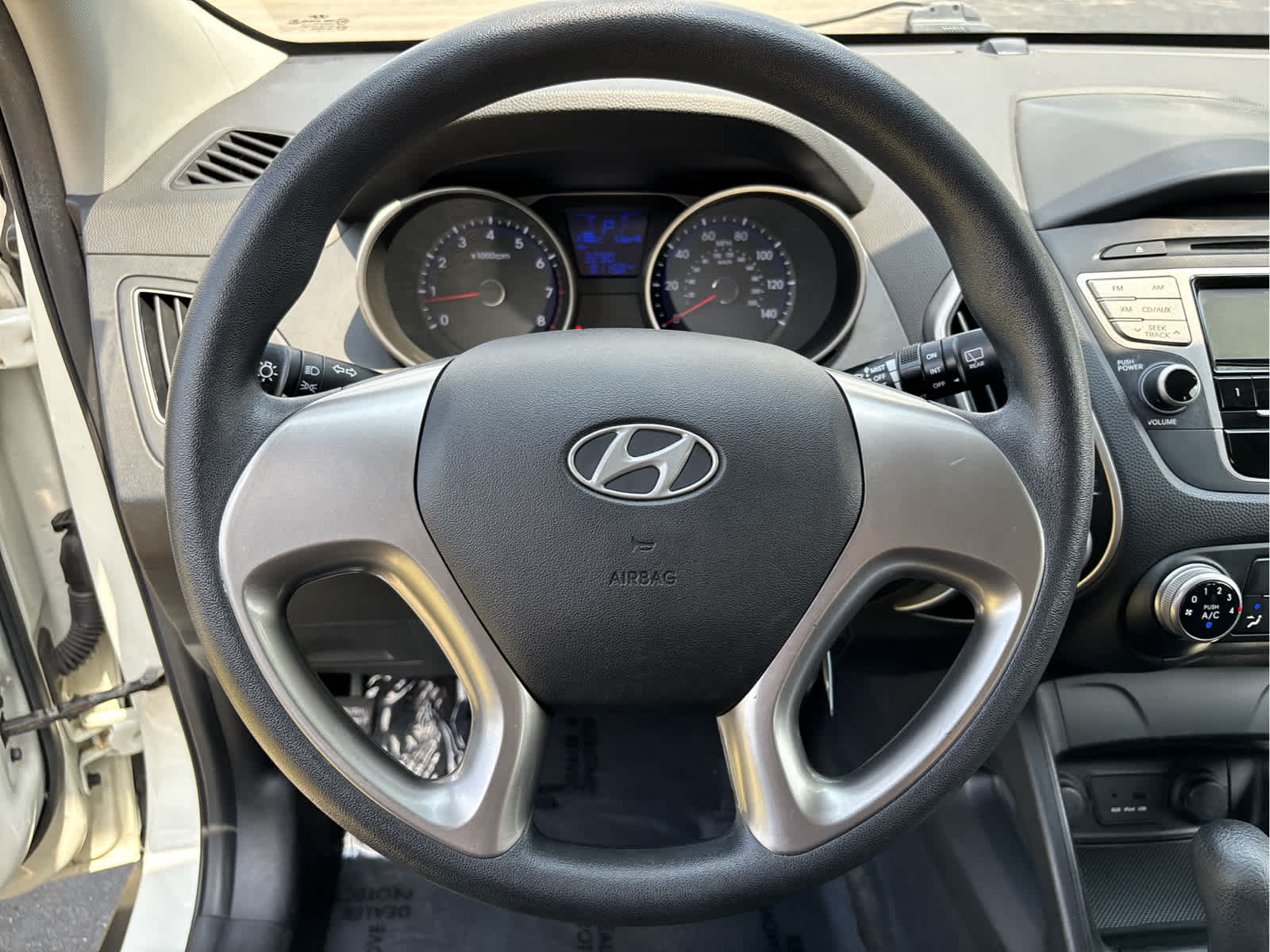 2010 Hyundai Tucson GLS 12