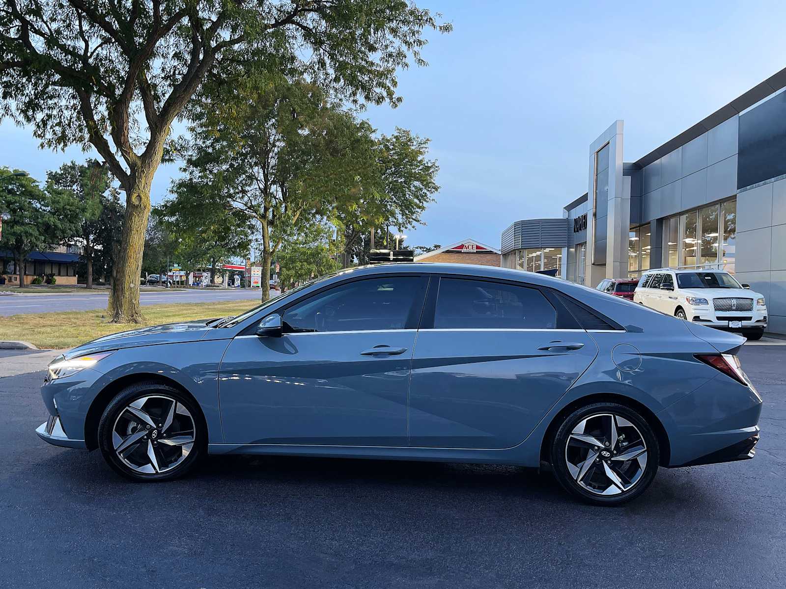 2022 Hyundai Elantra Hybrid Limited 5