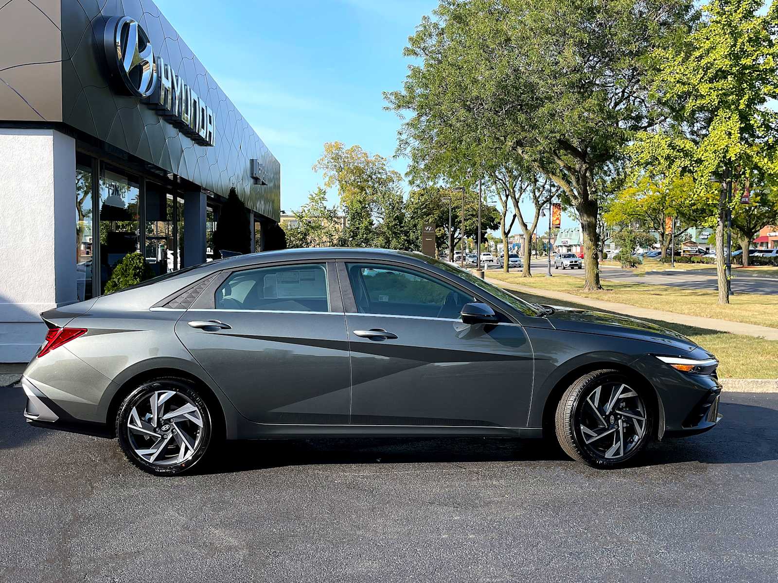 2024 Hyundai Elantra Limited 12