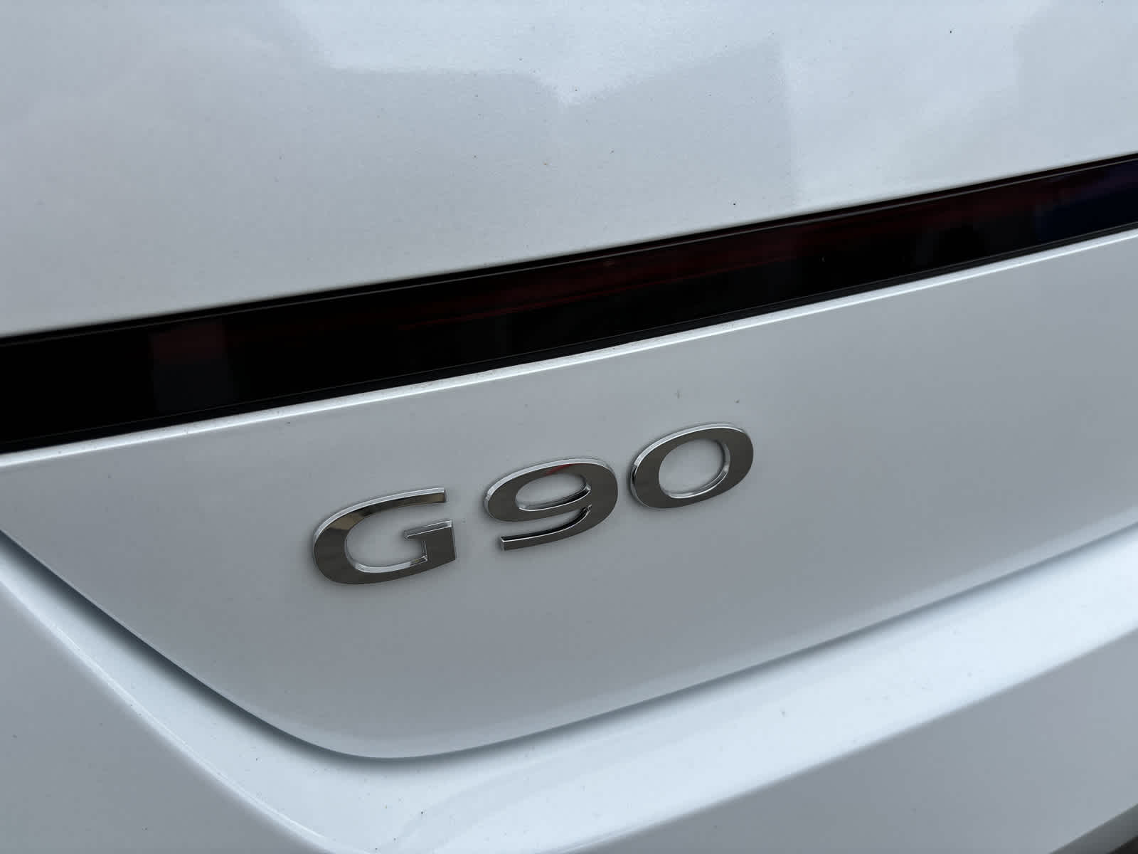 2024 Genesis G90 e-SC 10