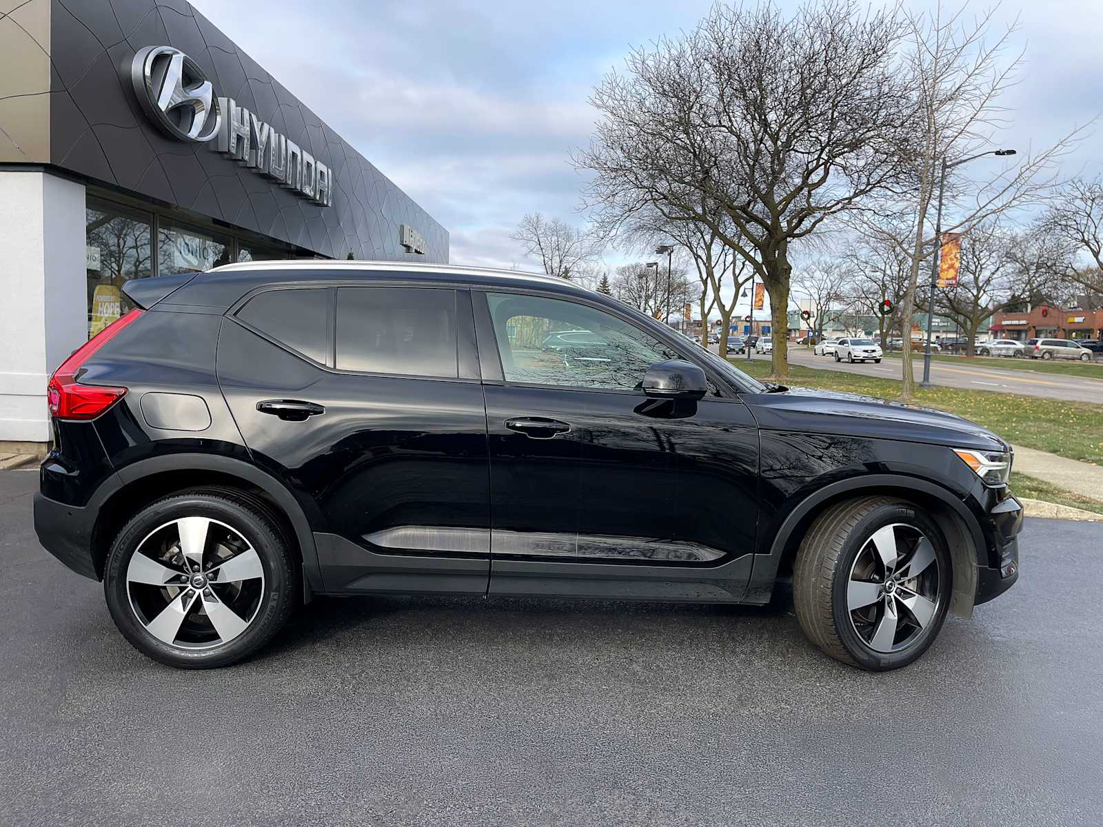 2019 Volvo XC40 Momentum 5