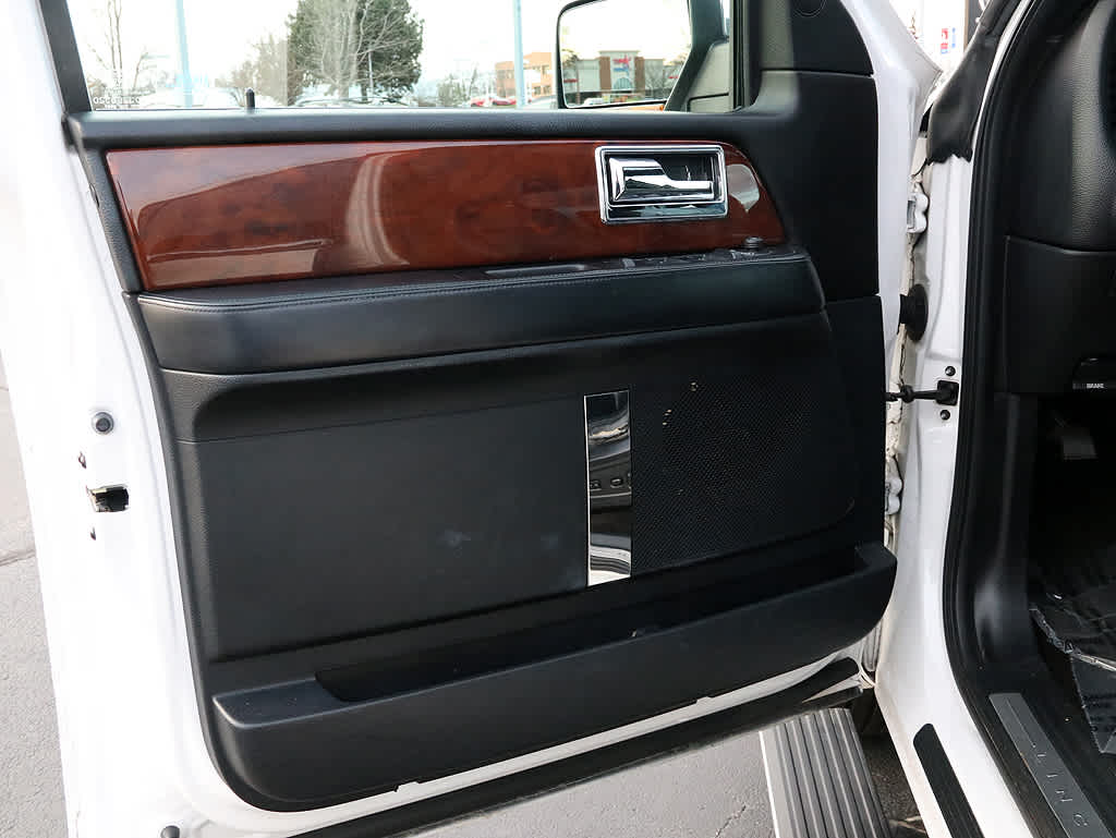 2015 Lincoln Navigator  18