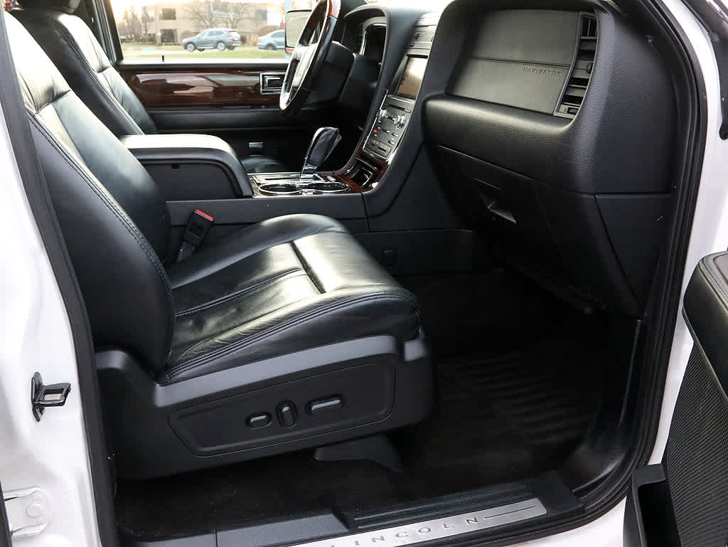 2015 Lincoln Navigator  27