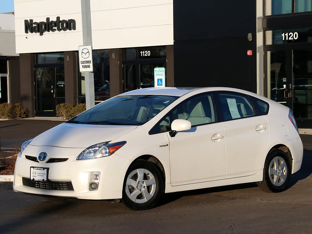 2010 Toyota Prius III 2