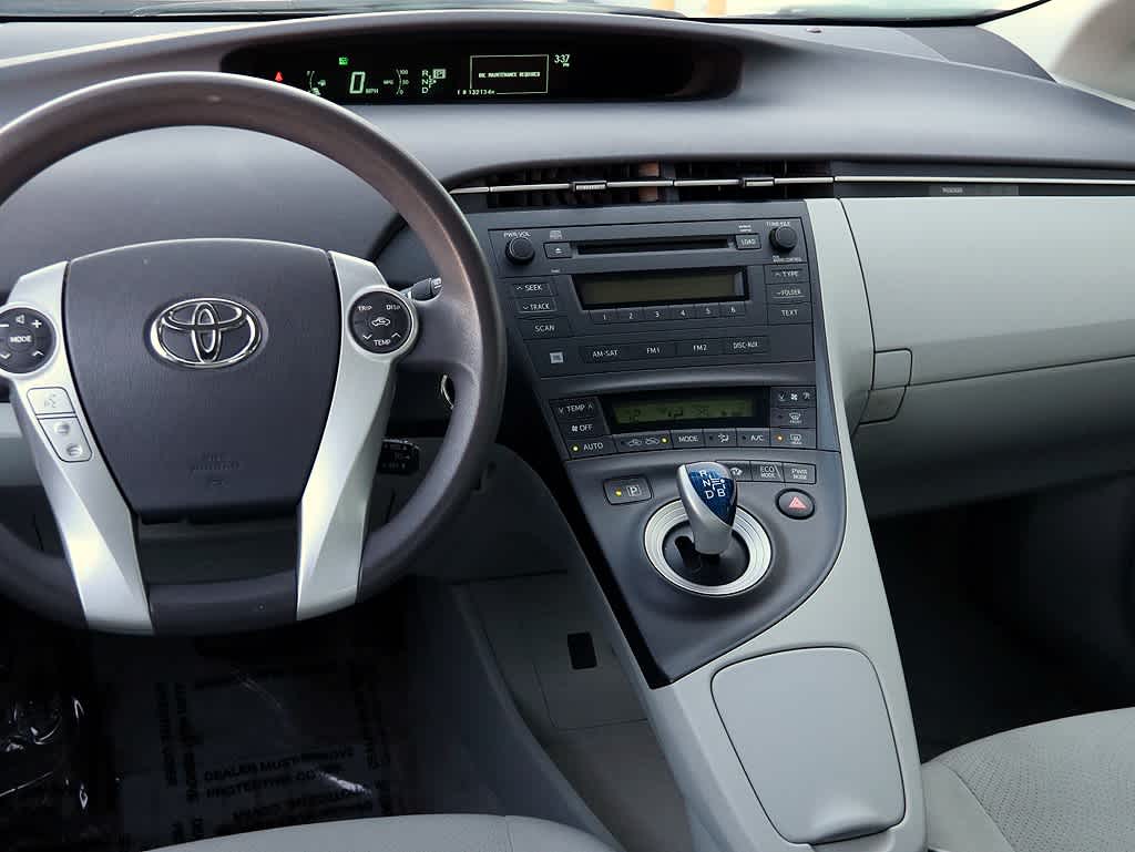 2010 Toyota Prius III 11