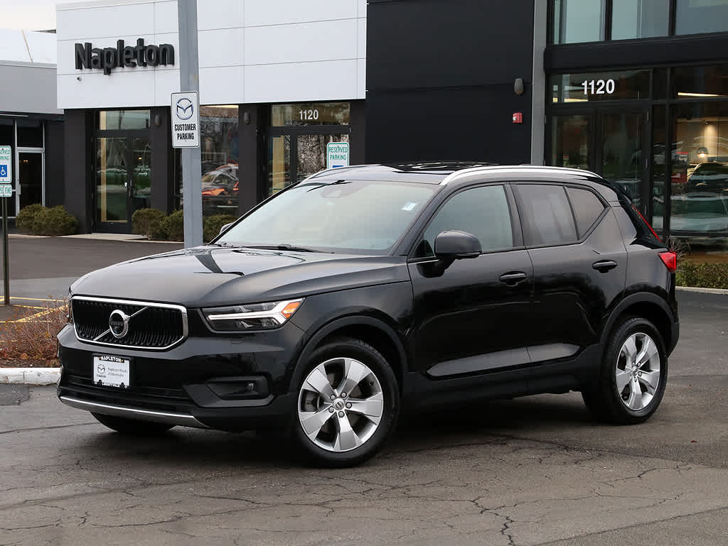 2021 Volvo XC40 Momentum 2