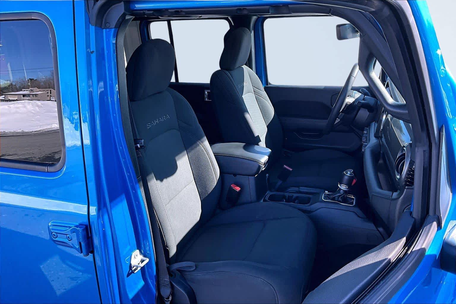 2023 Jeep Wrangler Sahara - 7