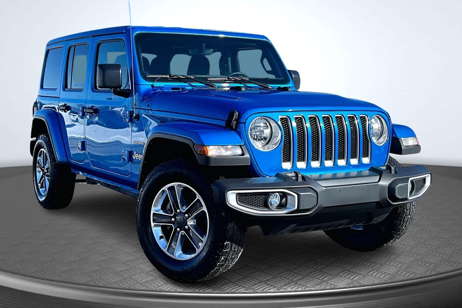 2023 Jeep Wrangler Sahara - 11