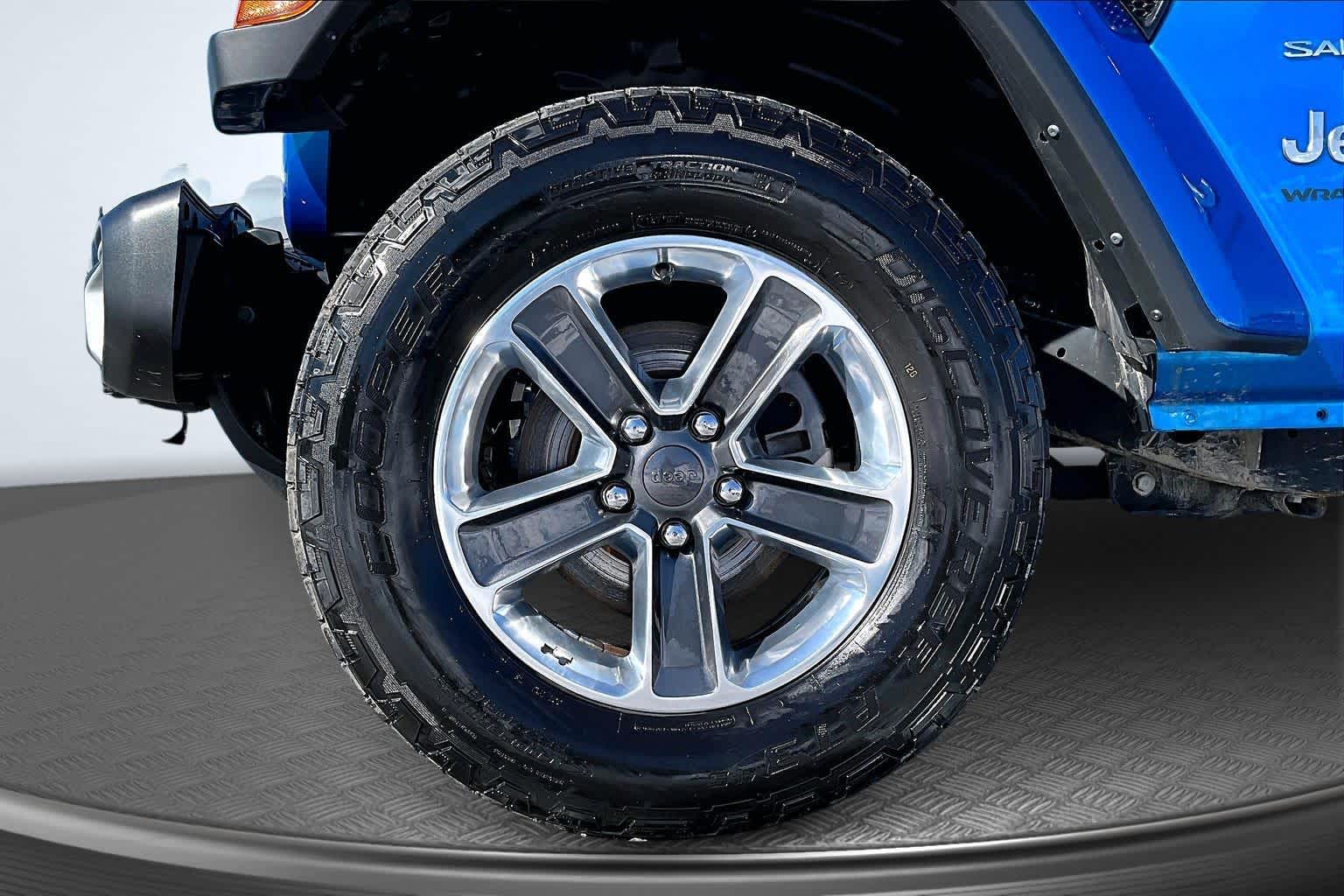 2023 Jeep Wrangler Sahara - 8