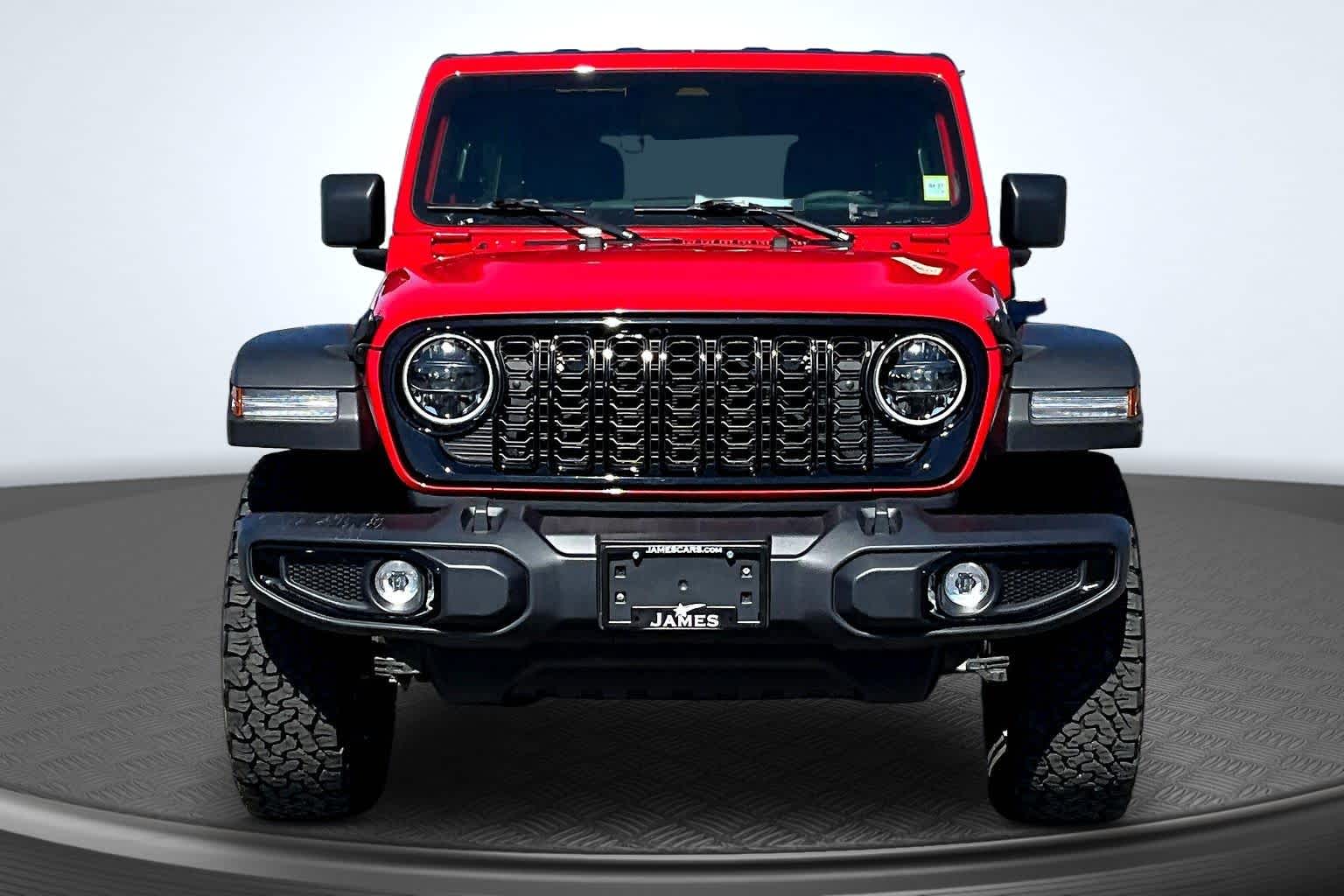 View vehicle photo 4