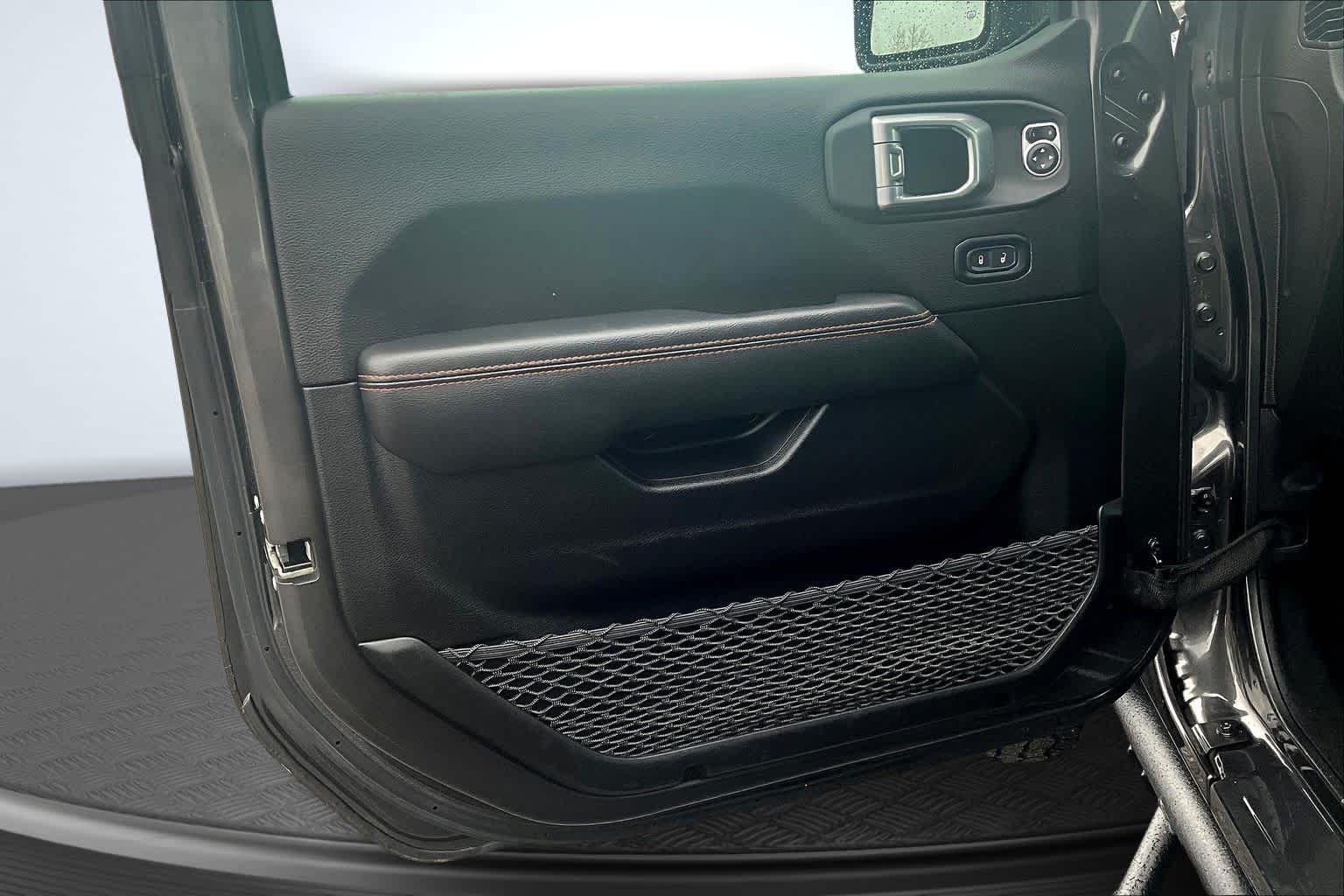 2023 Jeep Gladiator Mojave Granite Crystal Metallic Clearcoat at James Chevrolet