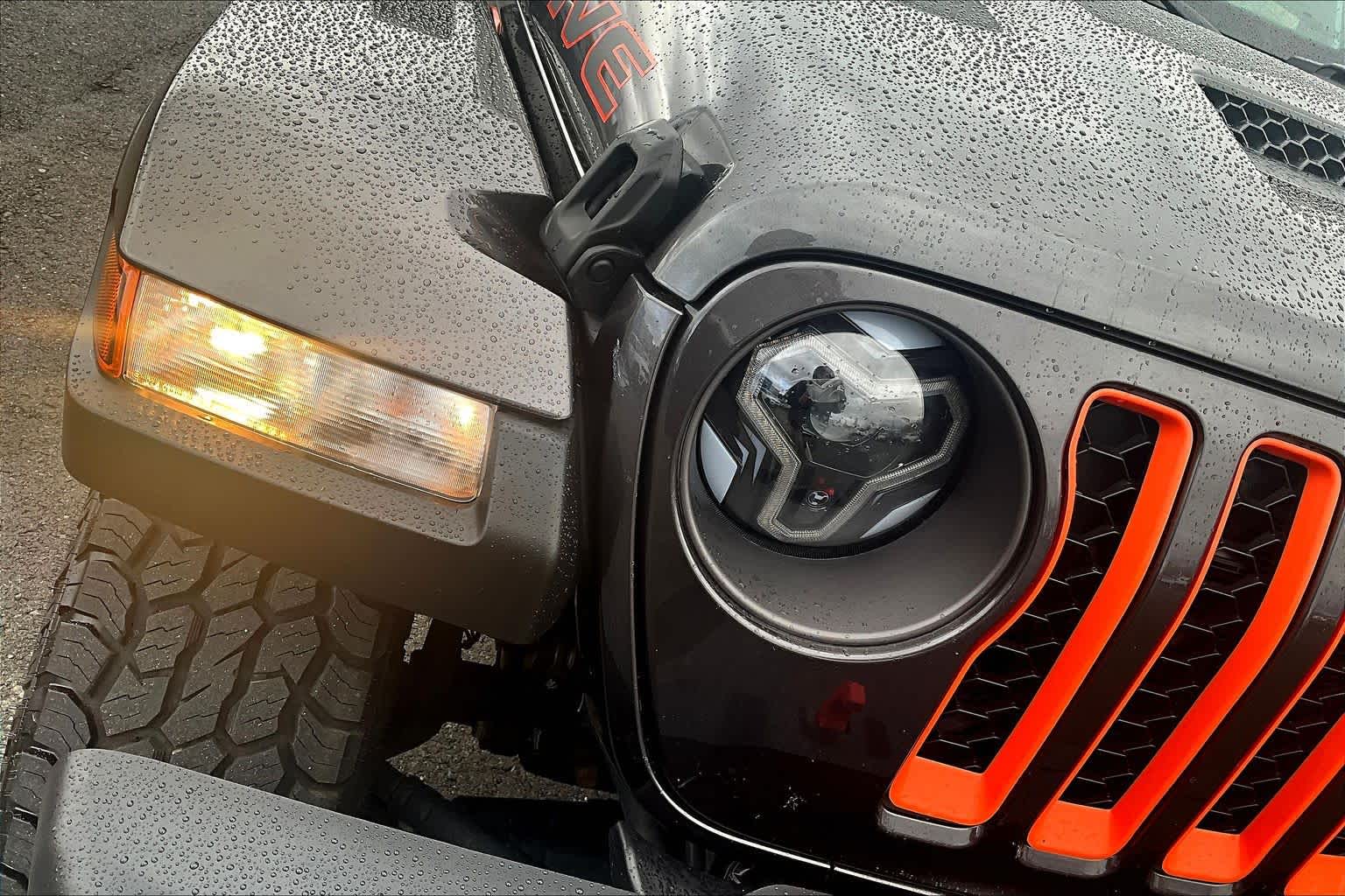 2023 Jeep Gladiator Mojave Granite Crystal Metallic Clearcoat at James Chevrolet