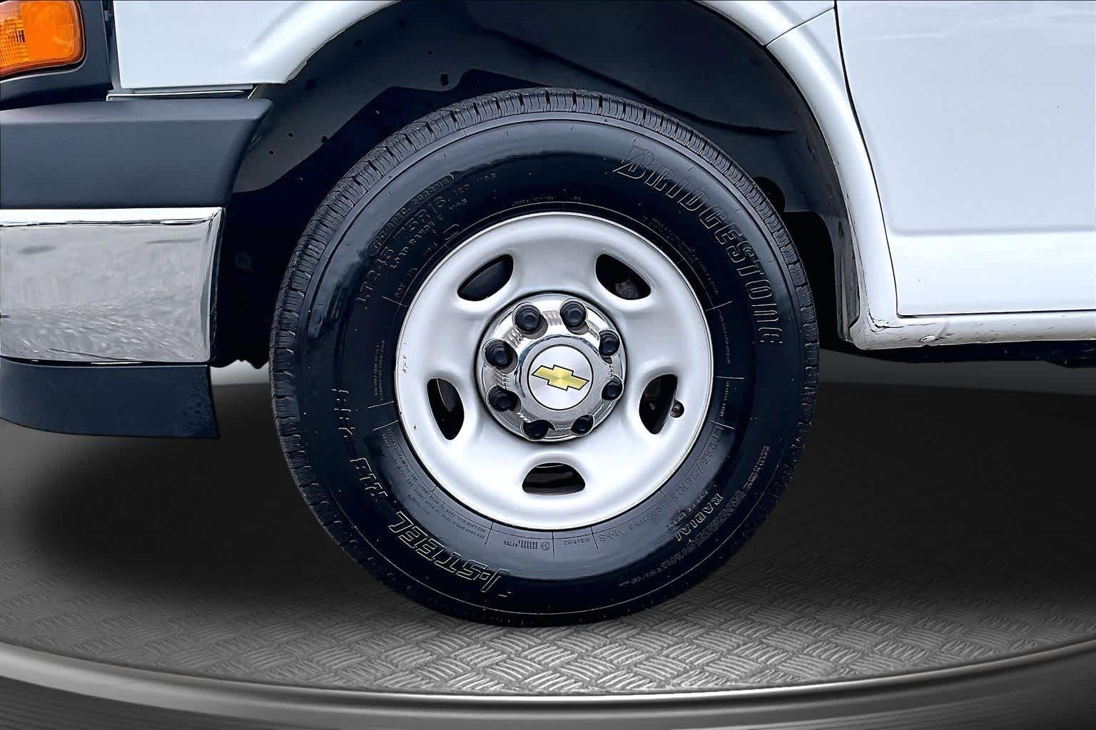 2024 Chevrolet Express Passenger LT - 8