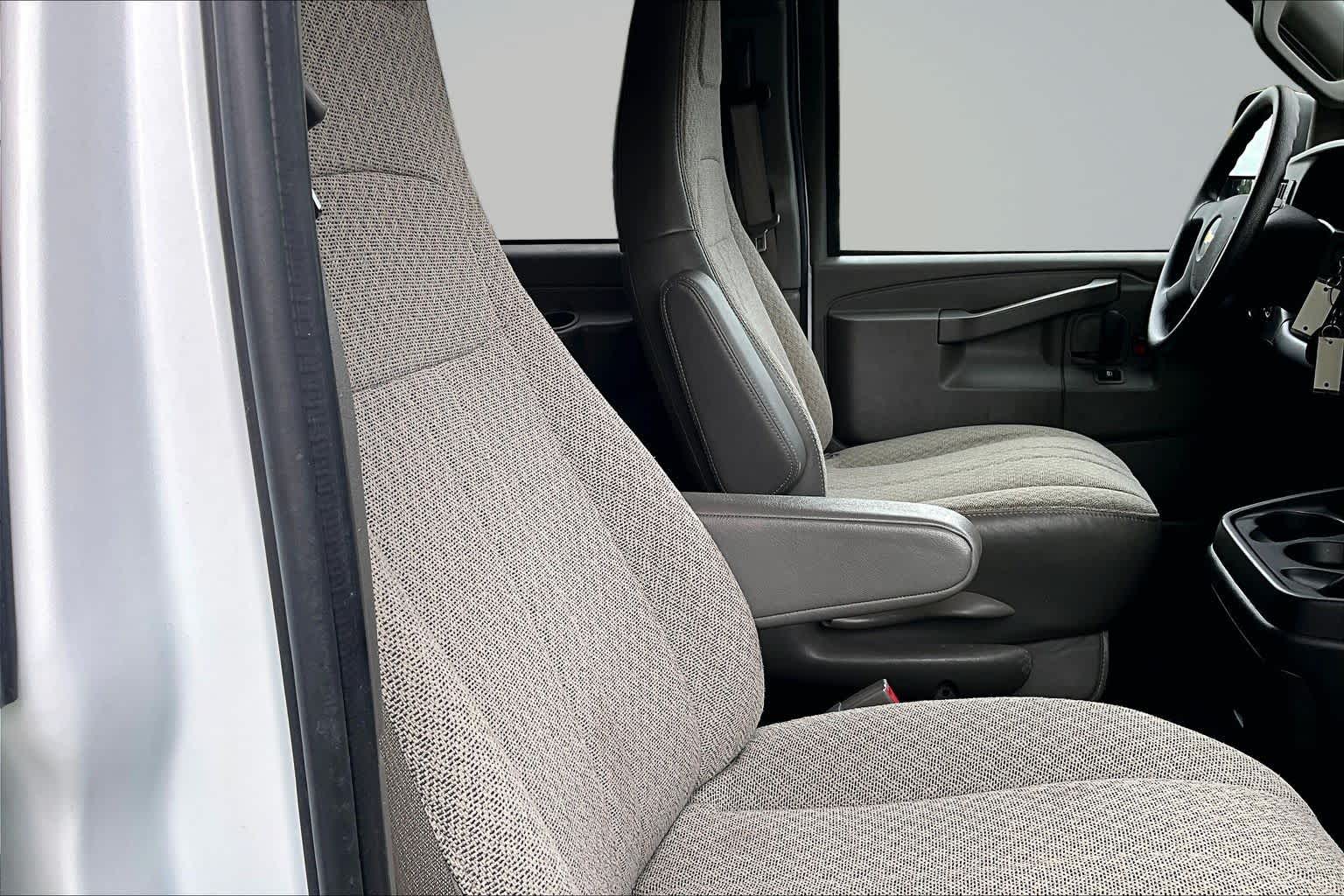 2024 Chevrolet Express Passenger LT - 7