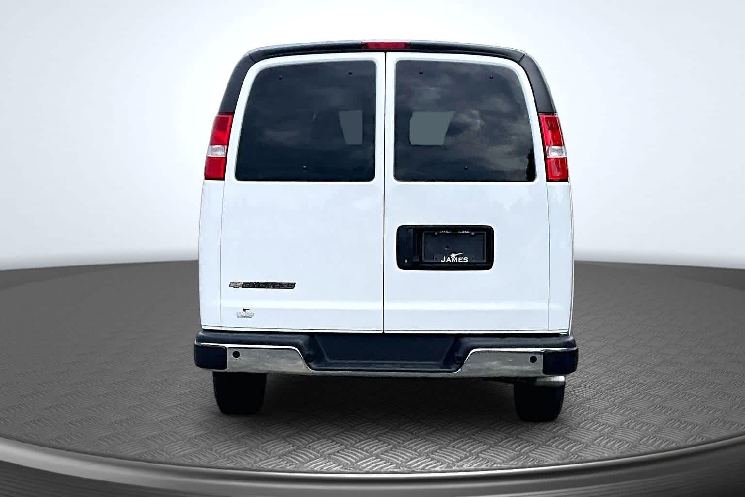 2024 Chevrolet Express Passenger LT - 4