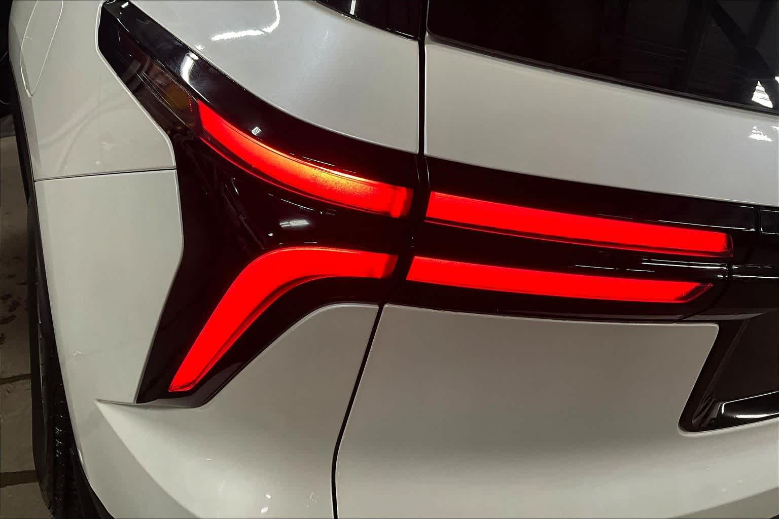 2024 Chevrolet Traverse AWD LT Iridescent Pearl Tricoat at James Chevrolet