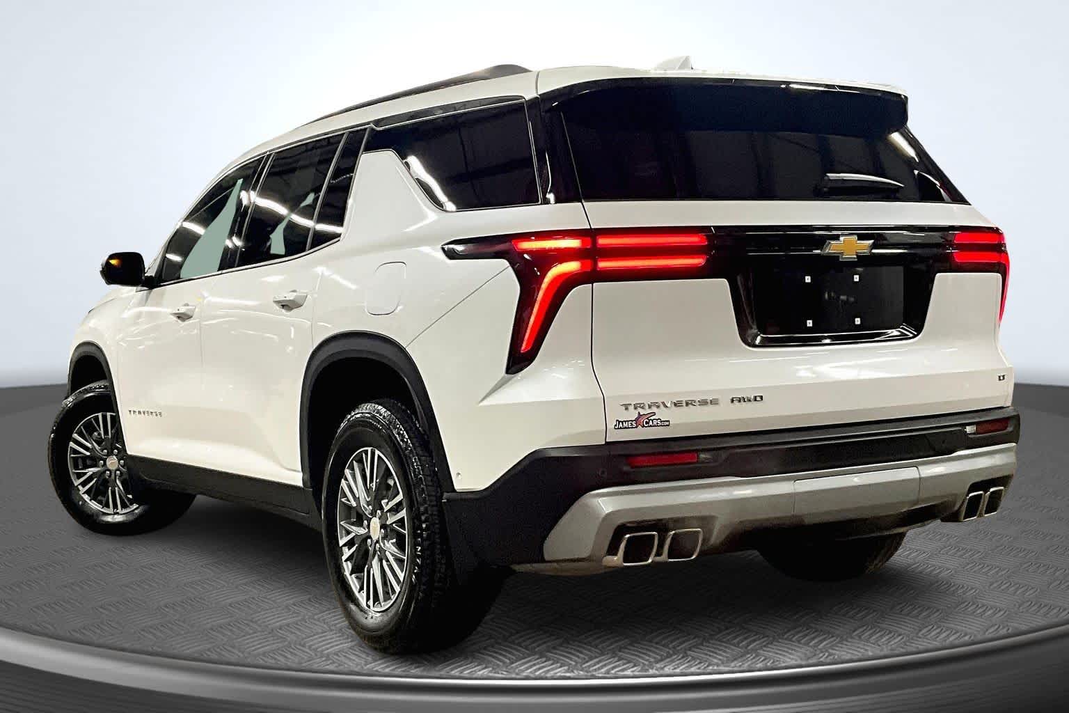 2024 Chevrolet Traverse AWD LT Iridescent Pearl Tricoat at James Chevrolet