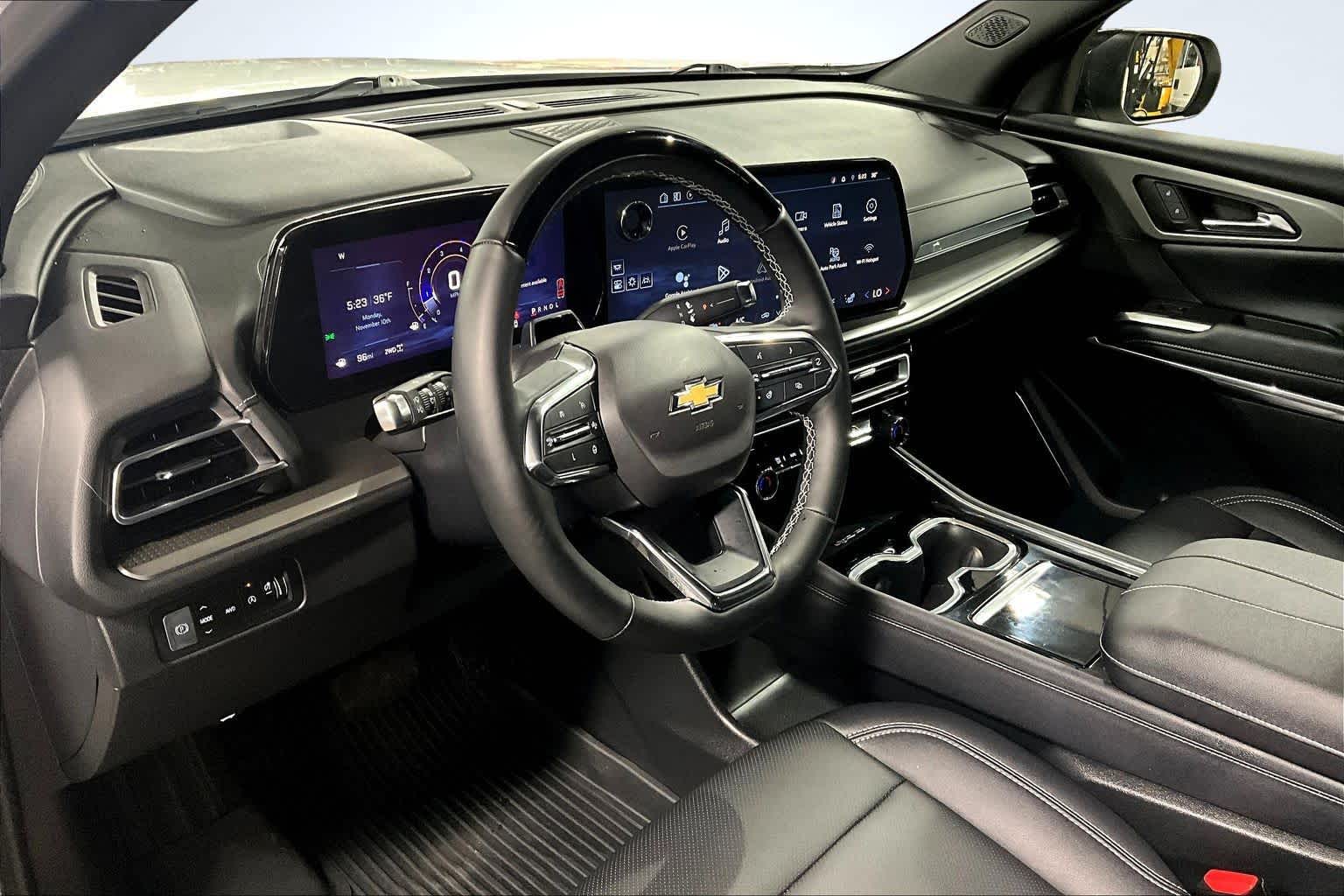 2024 Chevrolet Traverse AWD LT Iridescent Pearl Tricoat at James Chevrolet