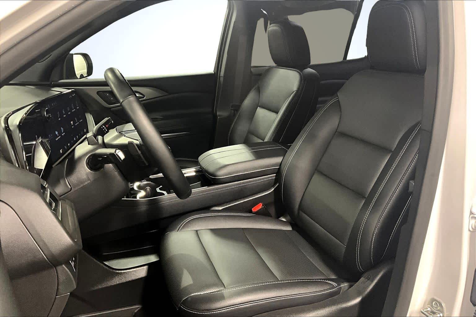 2024 Chevrolet Traverse AWD LT Iridescent Pearl Tricoat at James Chevrolet